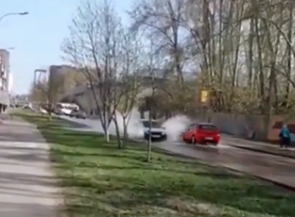 Видео: кемеровская улица превратилась в реку